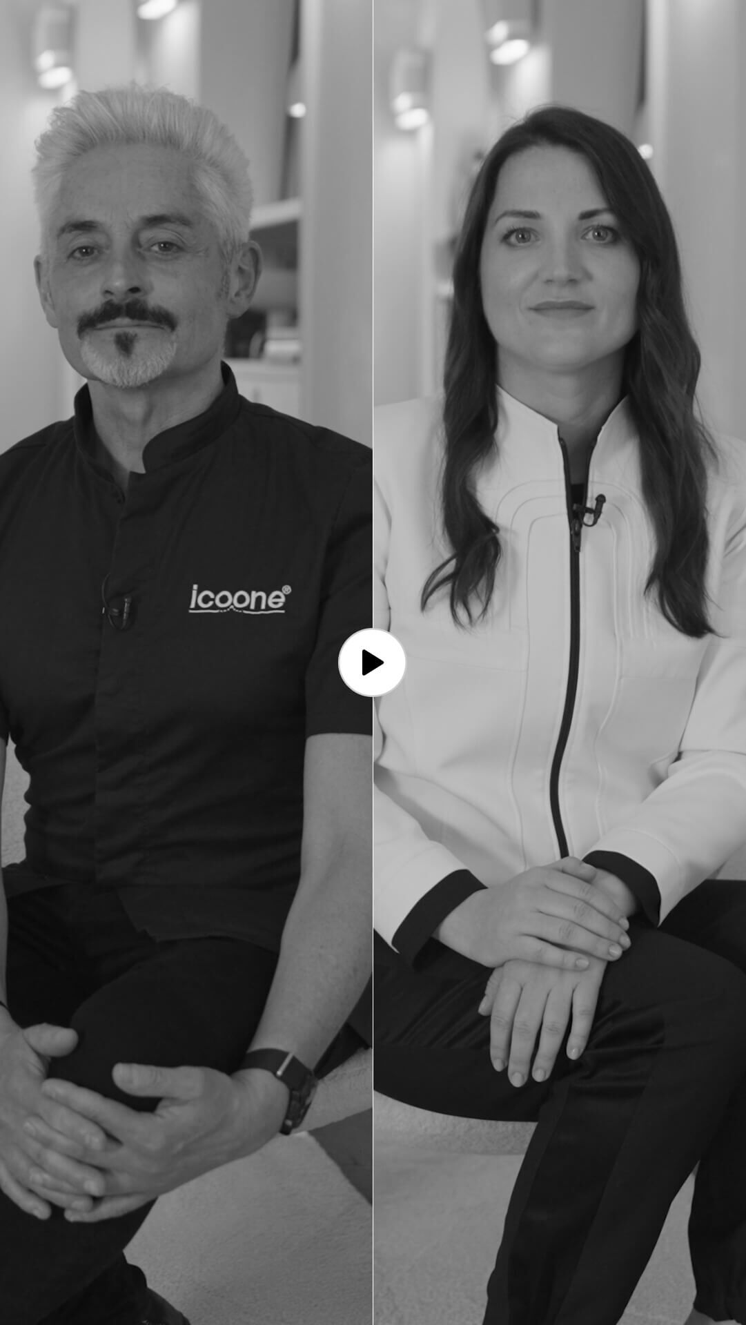 Photo N&B d'un homme et une femme, visiblement une interview. L'homme aux cheveux gris et barbe porte un polo "Icoone". La femme aux cheveux longs porte une veste claire. Bouton lecture au centre.