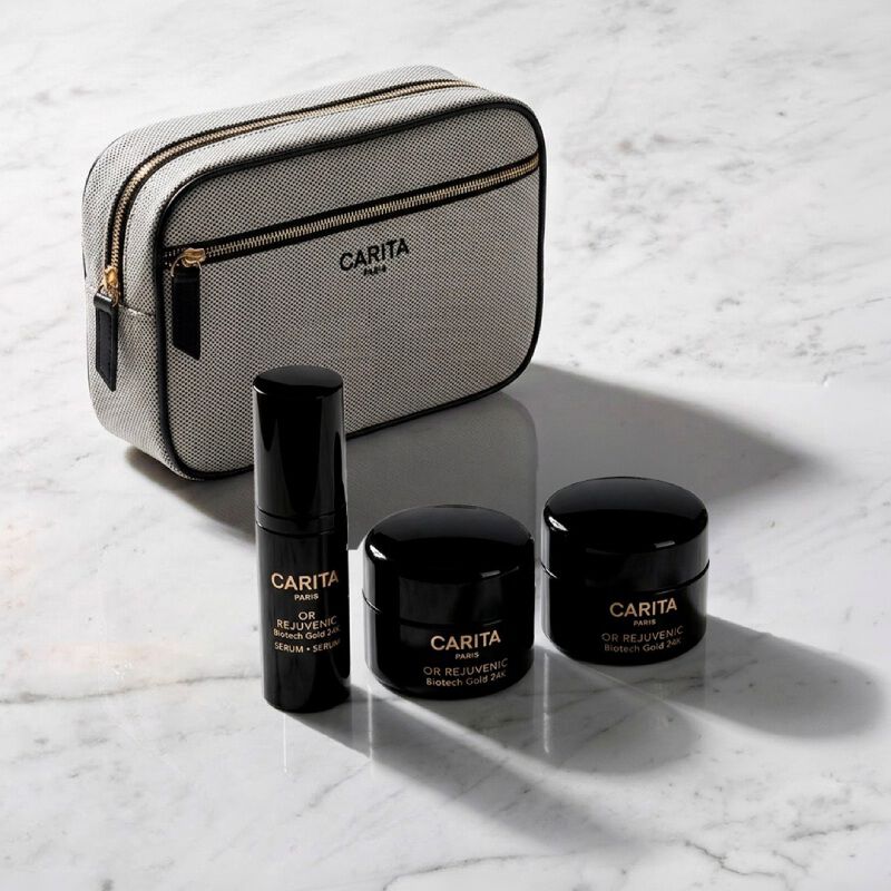 Trousse Carita et trois soins Or Rejuvenic dans des flacons noirs.​